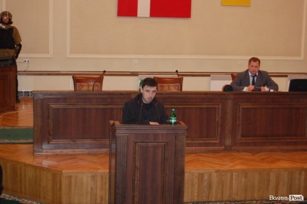 На сесію Волиньради прийшов «Правий сектор». ФОТО. ВІДЕО