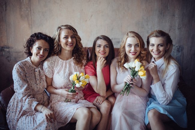 Луцькі телеведучі знялись у фотосесії в стилі «Friends». ФОТО