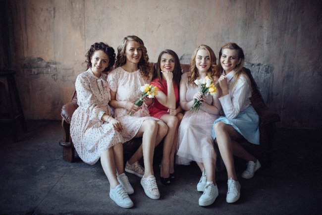 Луцькі телеведучі знялись у фотосесії в стилі «Friends». ФОТО