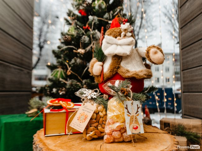 Час небанальних і красивих подарунків: де у Луцьку купити набори із корисних смаколиків*
