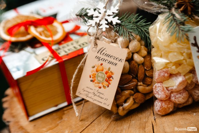 Час небанальних і красивих подарунків: де у Луцьку купити набори із корисних смаколиків*