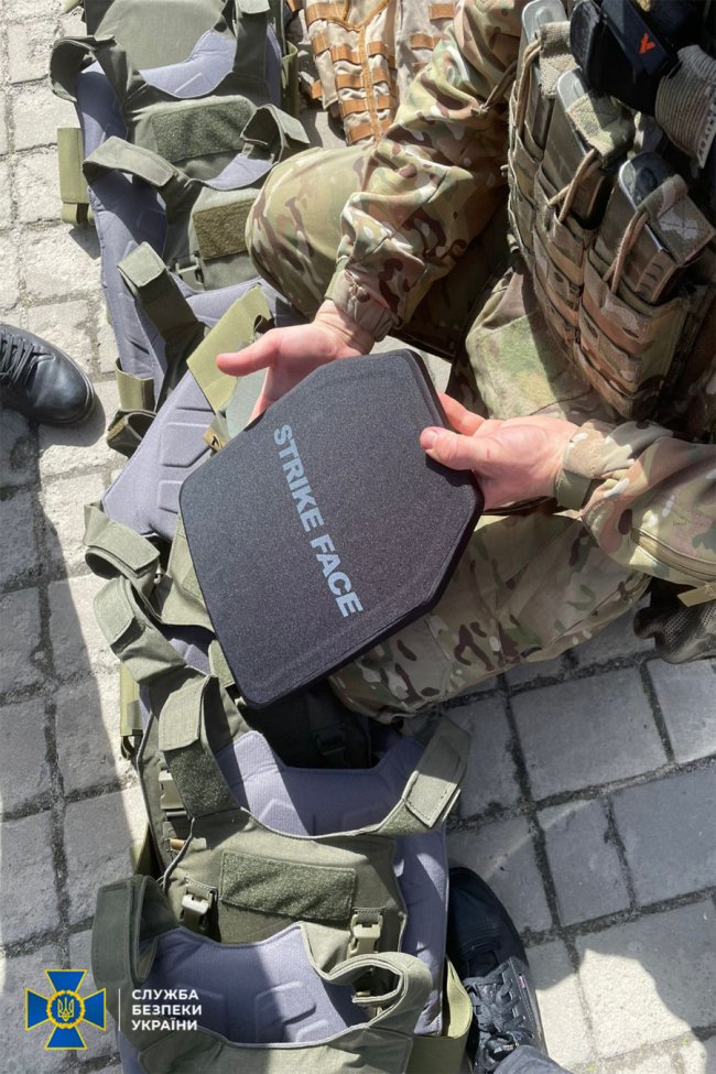 На Волині посадовець сільради організував контрабанду бронежилетів і касок на 18 тисяч доларів