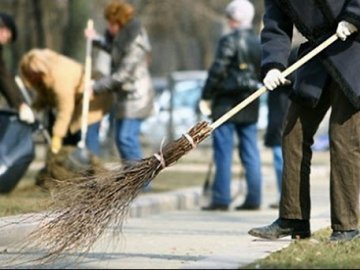 Від кладовища до музею і суду: де і як у Луцьку відбуватимуть громадські роботи засуджені і порушники