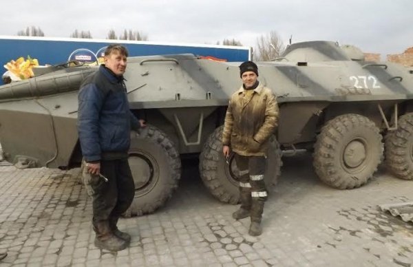 У Володимирі-Волинському ремонтують БТР-и. ФОТО
