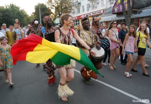 «Поліське літо з фольклором» завершили парадом, концертом і феєрверком. ФОТО