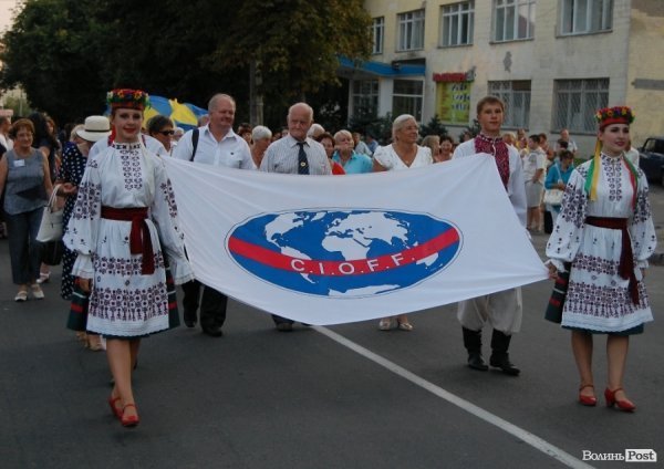 «Поліське літо з фольклором» завершили парадом, концертом і феєрверком. ФОТО
