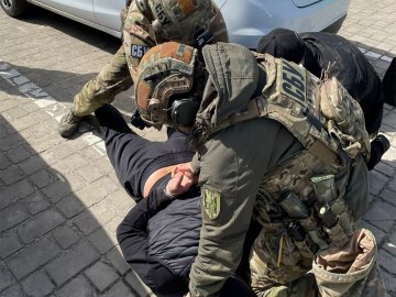 На Волині посадовець сільради організував контрабанду бронежилетів і касок на 18 тисяч доларів