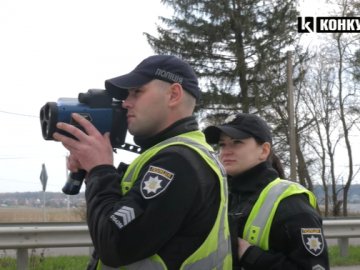 У Луцьку патрульні допомогли водію швидко доправити вагітну жінку до пологового. ВІДЕО