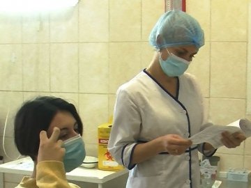 Як, де та чому у Луцьку щеплюють неповнолітніх від COVID-19