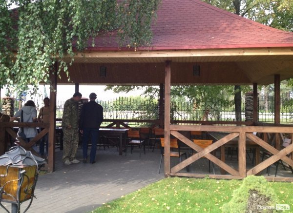 У цьому літньому кафе й мали засідати члени Опозиційного блоку 