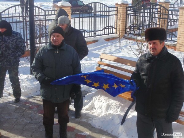 Як волинські автомайданівці пікетували маєтки регіоналів. ФОТО. ВІДЕО