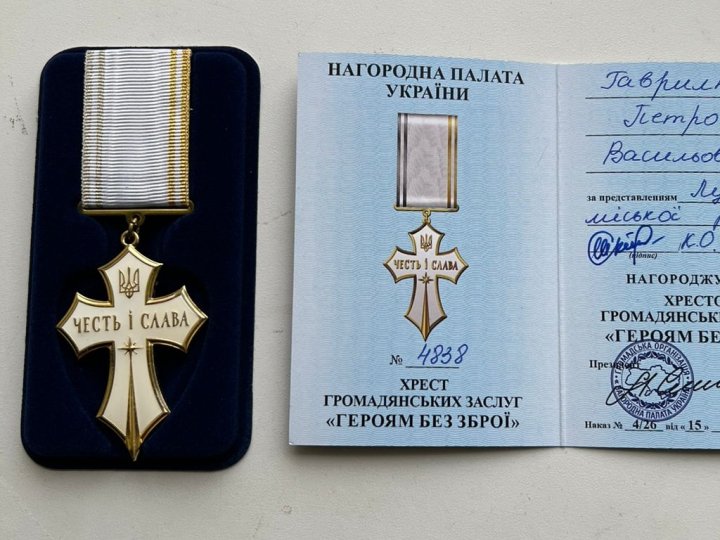 Гасять пожежі, розбирають завали та рятують людей: у Луцьку нагородили вогнеборців