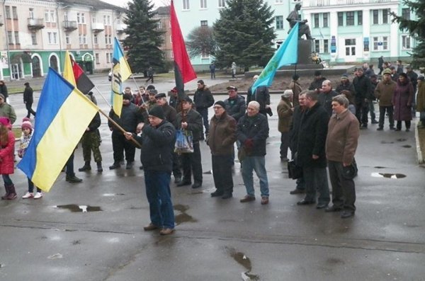 У Нововолинську - живий ланцюг. ФОТО