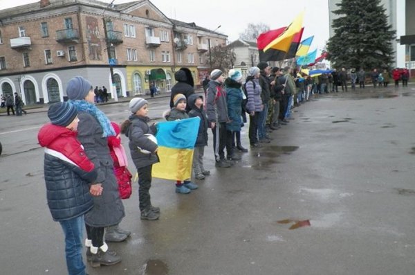 У Нововолинську - живий ланцюг. ФОТО