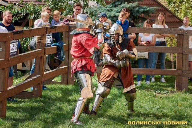 Доблесть віків: у Луцькому замку змагаються лицарі зі всієї країни. ФОТО