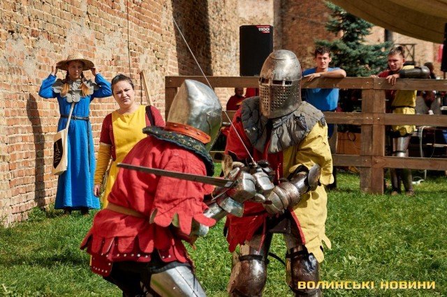 Доблесть віків: у Луцькому замку змагаються лицарі зі всієї країни. ФОТО