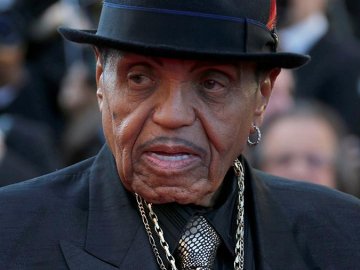 Помер батько Майкла Джексона