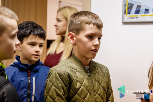 У тата на роботі: школярі побували на 3D-екскурсії «Інвестора»*