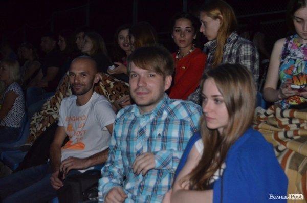 Луцькі кіномани дивилися фільм під зорями. ФОТО 