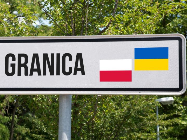 Через російську атаку евакуювали два пункти пропуску на кордоні Польщі з Волинню