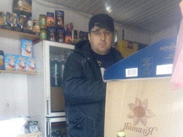 На ринку, що біля суду у Луцьку, чоловік продавав сурогат