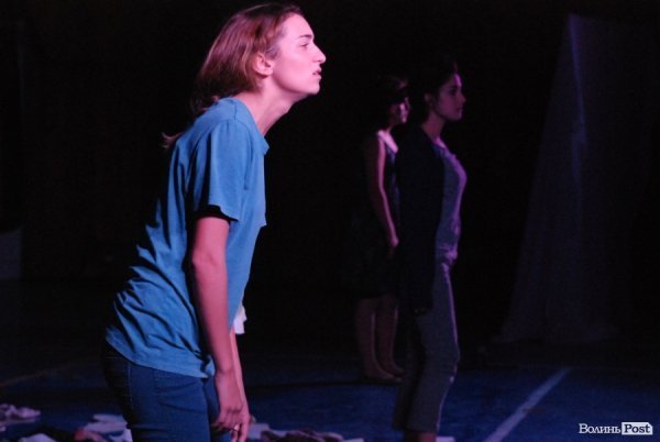 У Луцьку «Нова лінія» та спортзал стали театрами. ФОТО. ВІДЕО