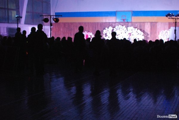 У Луцьку «Нова лінія» та спортзал стали театрами. ФОТО. ВІДЕО