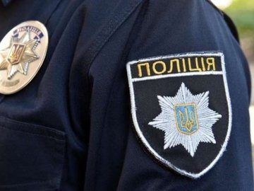 Поліцейські зловили двох волинян, які намагались продати холодну зброю та порох