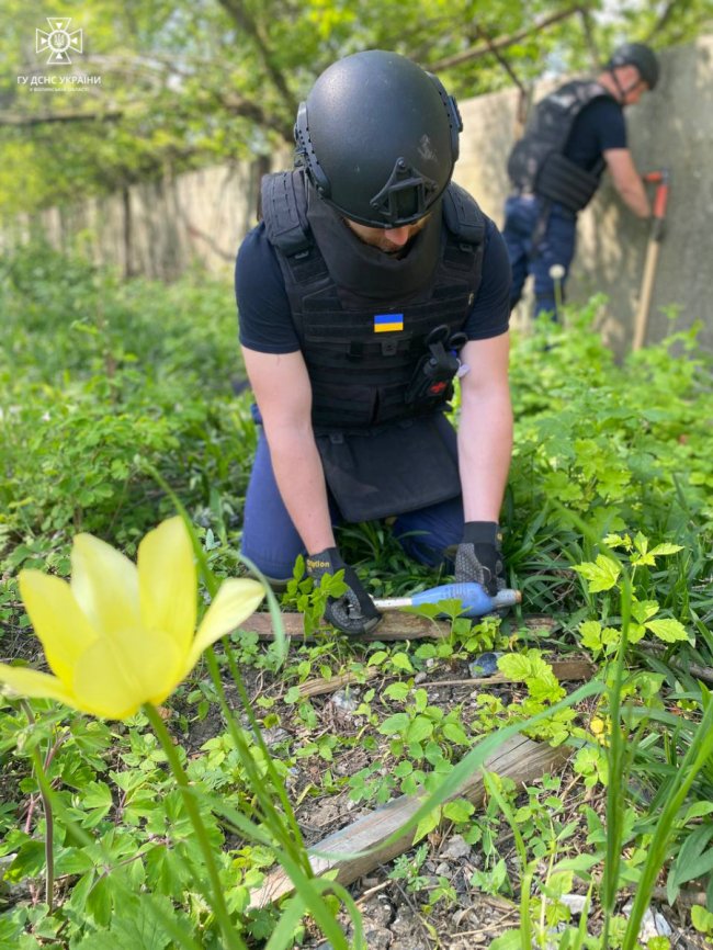 Як волинські піротехніки розміновують Донеччину. ФОТО