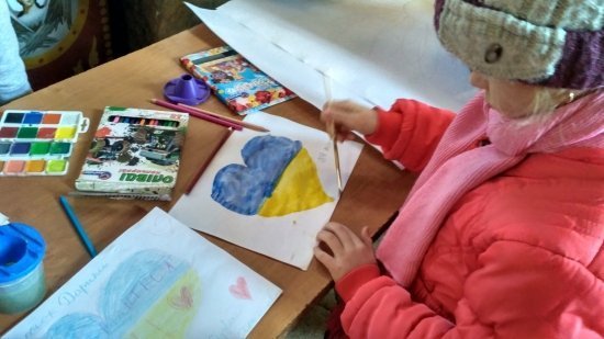 Волинські дітлахи зробили подарунки для солдатів