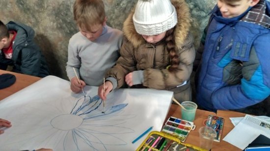 Волинські дітлахи зробили подарунки для солдатів