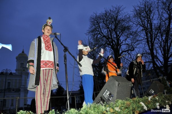 У Луцьку засяяла головна ялинка