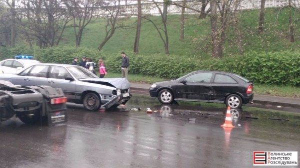 На вулиці Глушець зіткнулися два автомобілі. ФОТО