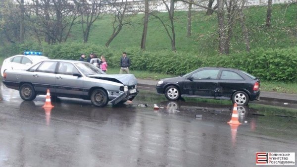 На вулиці Глушець зіткнулися два автомобілі. ФОТО