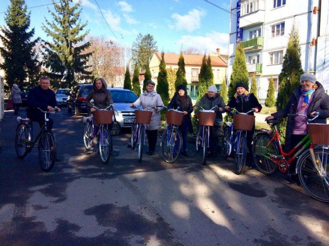 На Волині соцпрацівникам купили новенькі двоколісні