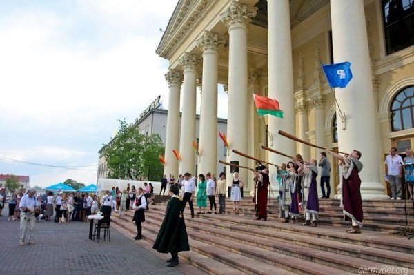 Луцький театр у Мінську вітали вигуками «Слава Україні!»