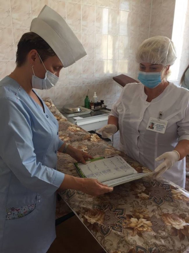 Волинські медики видалили величезну кістому, всередині якої були зуби та волосся. ФОТО 18+