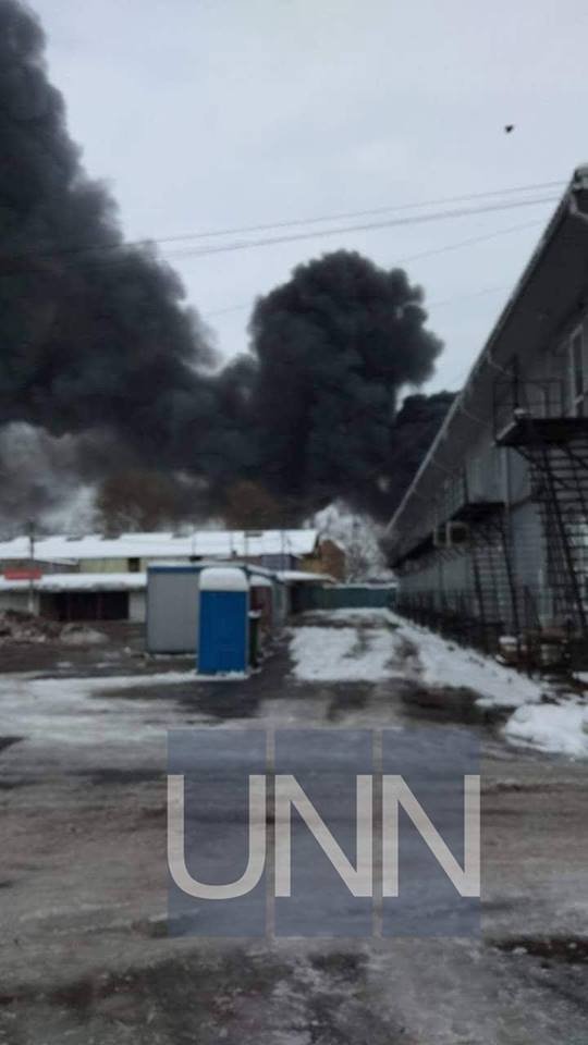 Велика пожежа у Чернівцях: горить речовий ринок. ФОТО. ВІДЕО. 