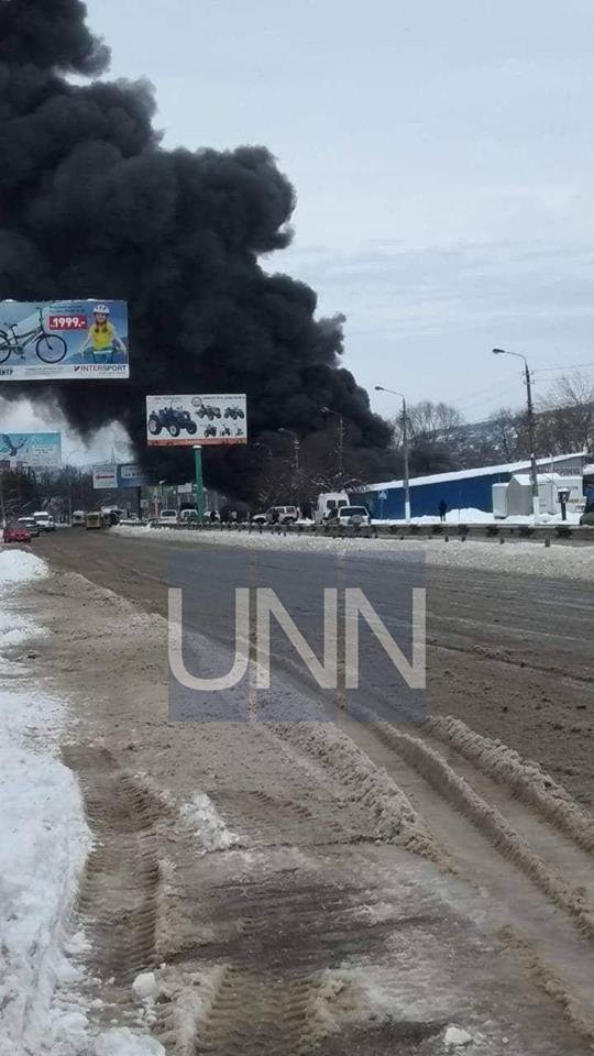 Велика пожежа у Чернівцях: горить речовий ринок. ФОТО. ВІДЕО. 