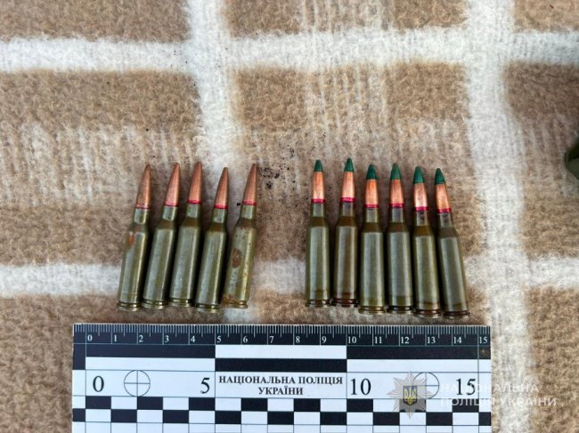 У Луцьку в гаражі 48-річного чоловіка знайшли цілий арсенал зброї та боєприпасів