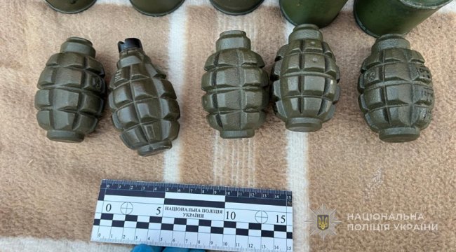 У Луцьку в гаражі 48-річного чоловіка знайшли цілий арсенал зброї та боєприпасів