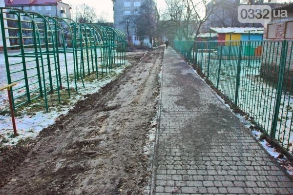 Петиції в дії: на вимогу лучан облаштовують пішохідну доріжку