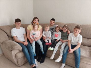 Прийомна сім'я з Волині виховуватиме трьох дівчаток-сестричок 