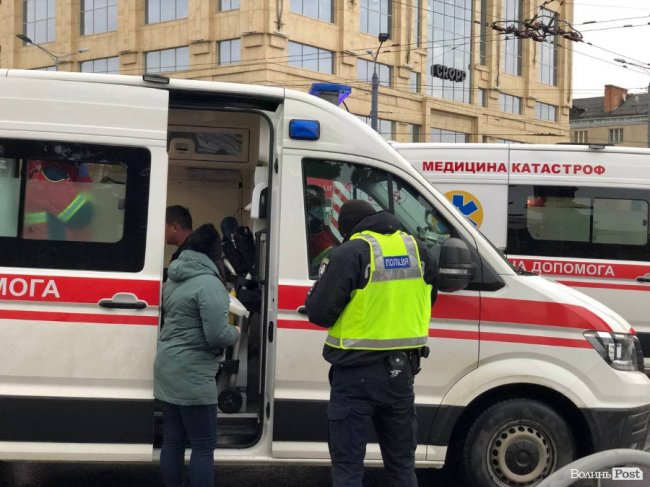 У центрі Луцька зіткнулися маршрутка і бус: є постраждалий. ФОТО