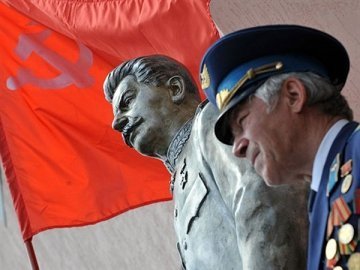 «Тризубівці» оскаржать вирок у справі пошкодження пам'ятника Сталіну