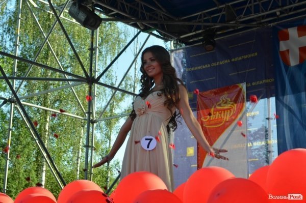 У Луцьку обрали найкрасивішу студентку. ФОТО