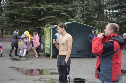 На Волині дорослі і діти обливались водою на допомогу бійцям. ФОТО