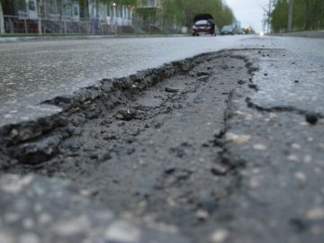 У Луцьку просять відремонтувати зруйновану дорогу на Мамсурова 
