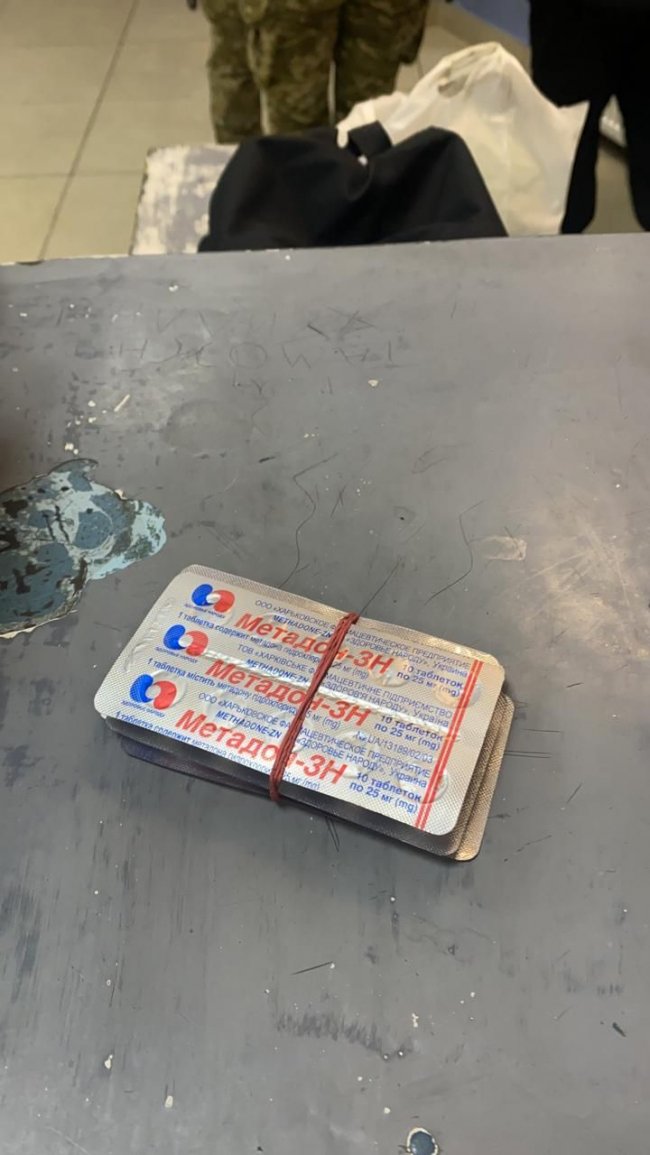 Волинянин намагався у кишені куртки провезти наркотичні таблетки через кордон. ФОТО