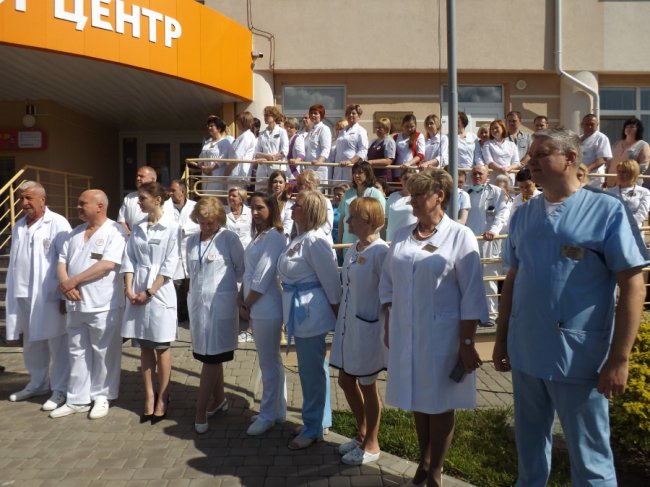 «Коло дружби»: у Сквері майбутнього поблизу волинського перинатального центру посадили туї